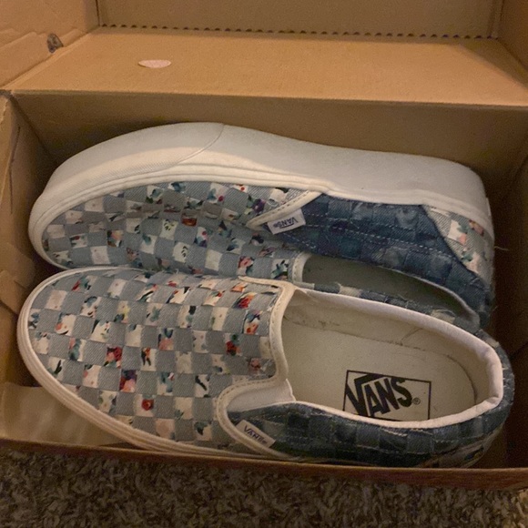 Size 10 slip on sneakers - Picture 3 of 3